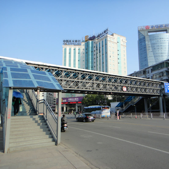 Puente Bailey peatonal en la ciudad de Nanchang, provincia de Jiangxi
