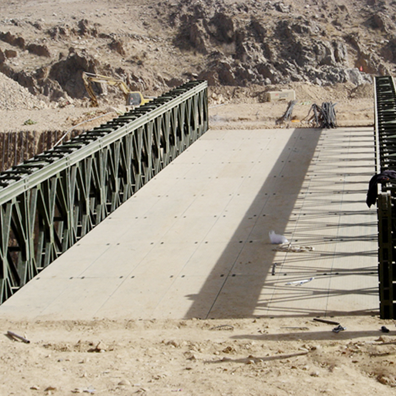 Puente Bailey en la ciudad de Nyingchi, Tíbet