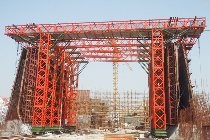 Gantry crane.jpg